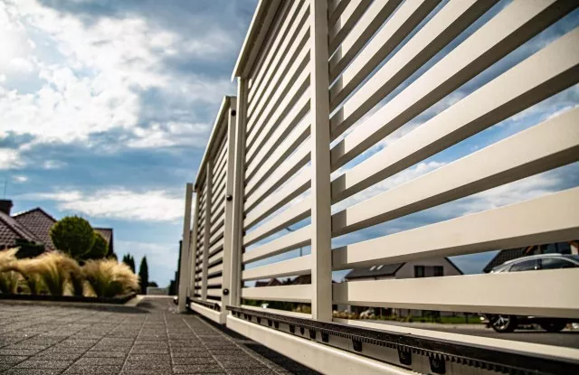 xwroclaw_-_nowoczesne_ogrodzenie_o_unikalnych_wlasciwosciach_12_640x415_1.jpg.pagespeed.ic.5ZsjR27AQR