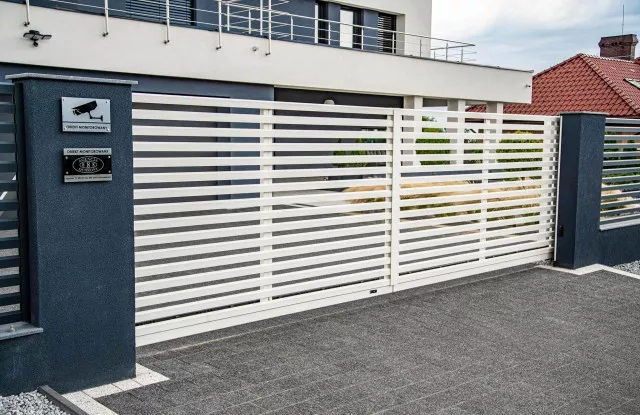 xwroclaw_-_nowoczesne_ogrodzenie_o_unikalnych_wlasciwosciach_16_640x415_1.jpg.pagespeed.ic.xfV5ZPn69e