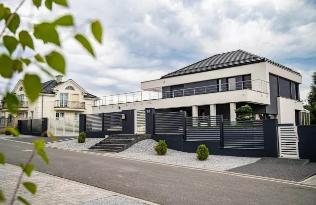 xwroclaw_-_nowoczesne_ogrodzenie_o_unikalnych_wlasciwosciach_17_640x415_1.jpg.pagespeed.ic.Eu379Ou8Ej