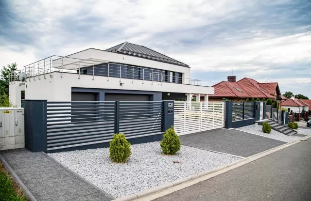 xwroclaw_-_nowoczesne_ogrodzenie_o_unikalnych_wlasciwosciach_5_640x415_1.jpg.pagespeed.ic.YhnulebhV9