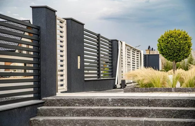 xwroclaw_-_nowoczesne_ogrodzenie_o_unikalnych_wlasciwosciach_9_640x415_1.jpg.pagespeed.ic.e0raQOxerJ